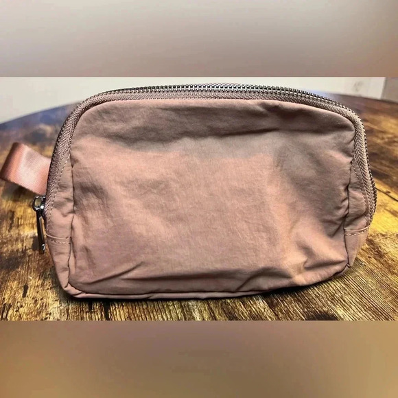 ODODOS | Unisex mini belt bag. - Picture 11 of 13